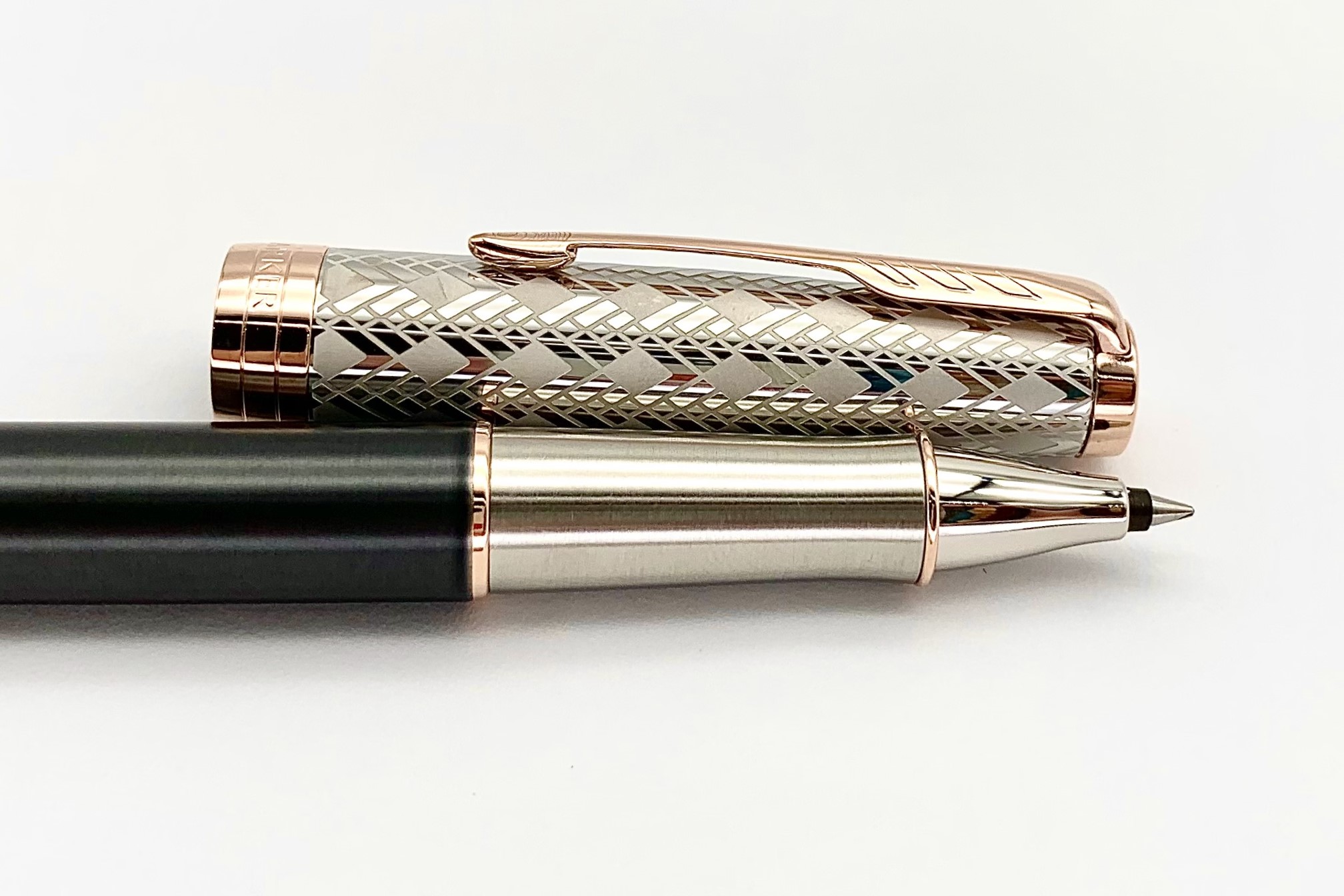 ParkerSonnetMetalAndGreyLacquerwithRoseGoldTrimRollerBallPen_h